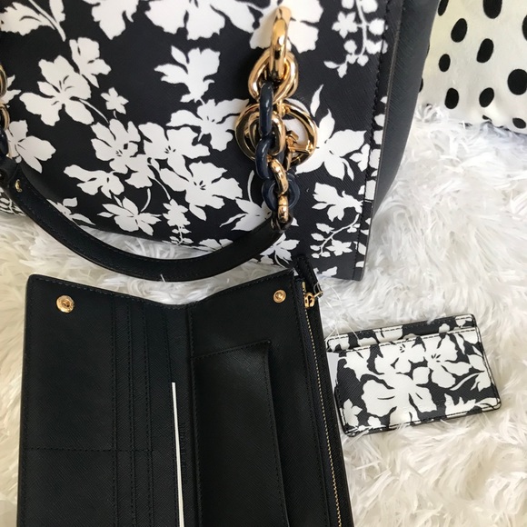 Michael Kors 4 piece handbag set - Picture 4 of 8